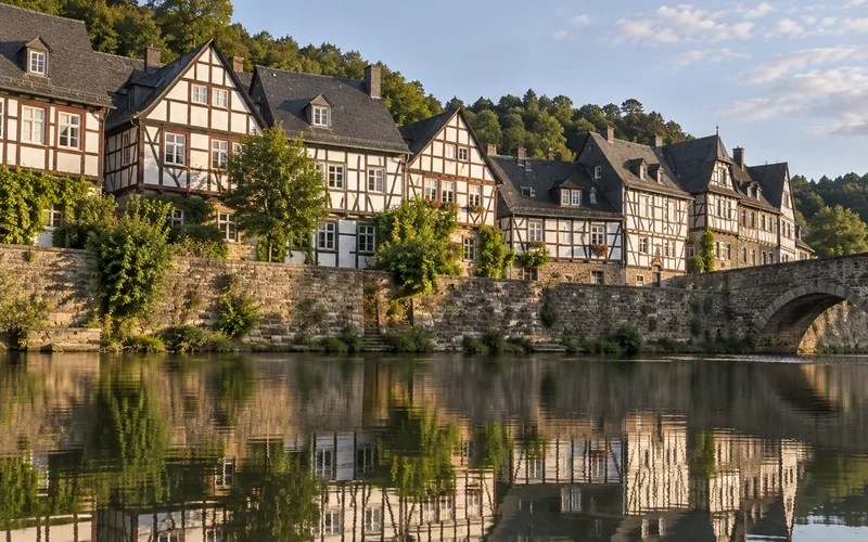 Fachwerk am Ufer der Fulda in Melsungen