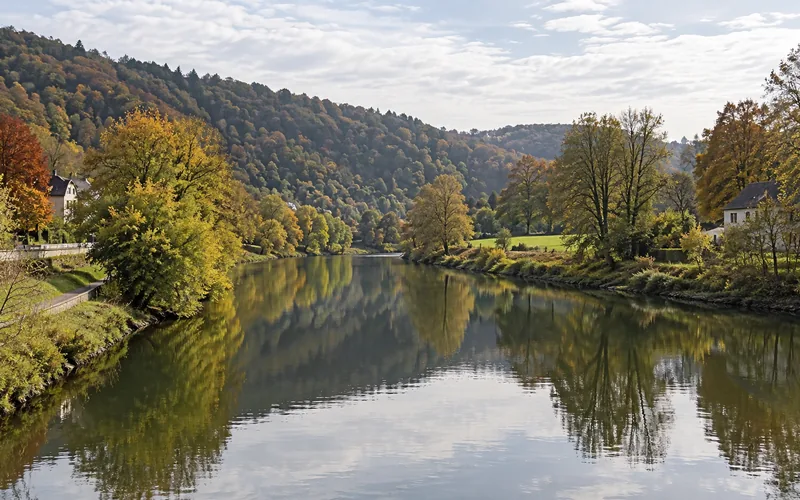 Der weite Nordbogen der Ruhr bei Essen-Steele