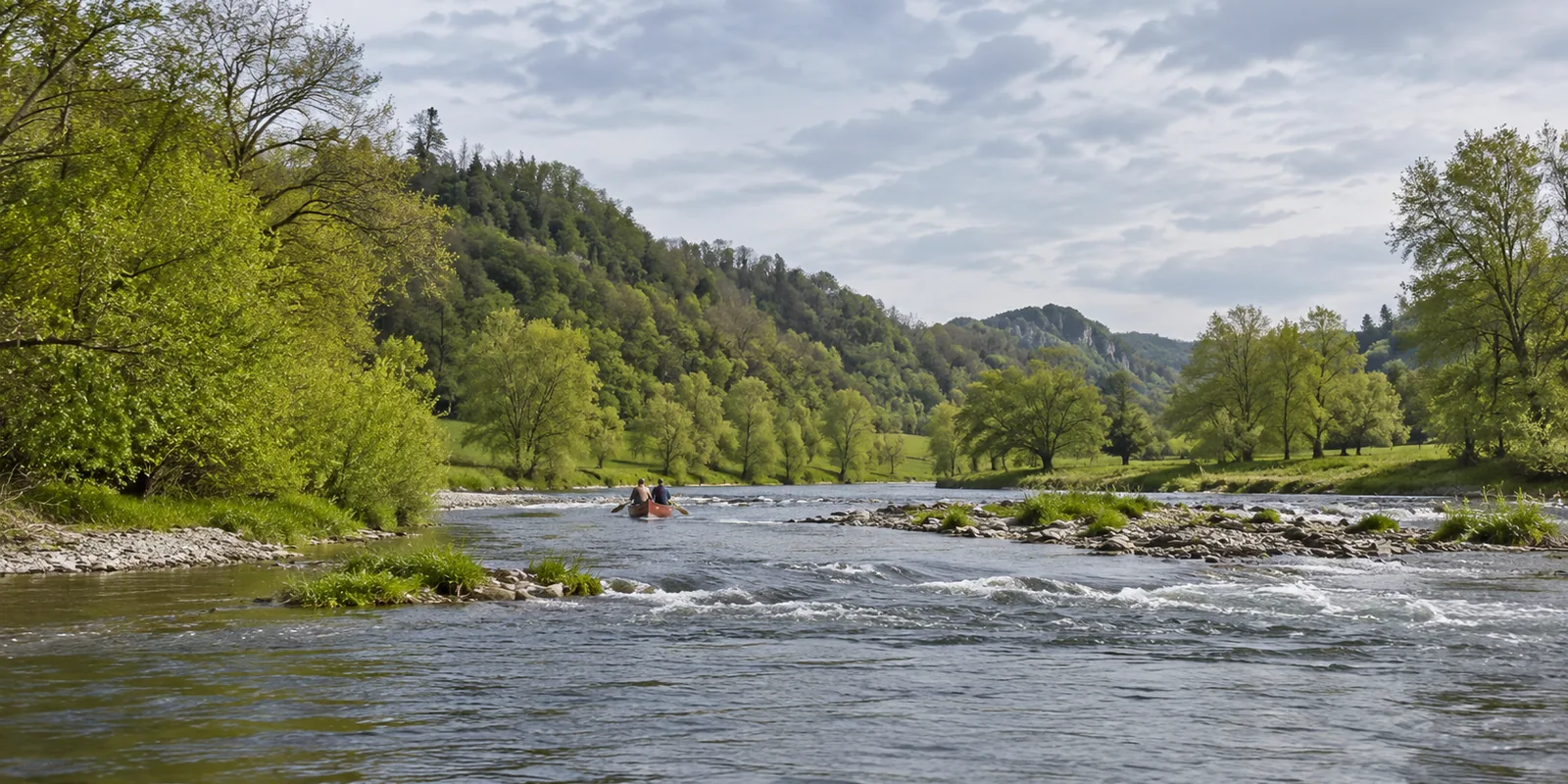 Die Saale im weiten Tal bei Rudolstadt