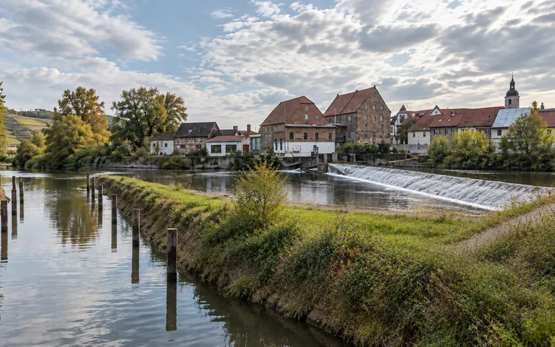 Wehr mit Bootsgasse an der Unstrut